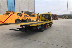 拉孜非事故拖车